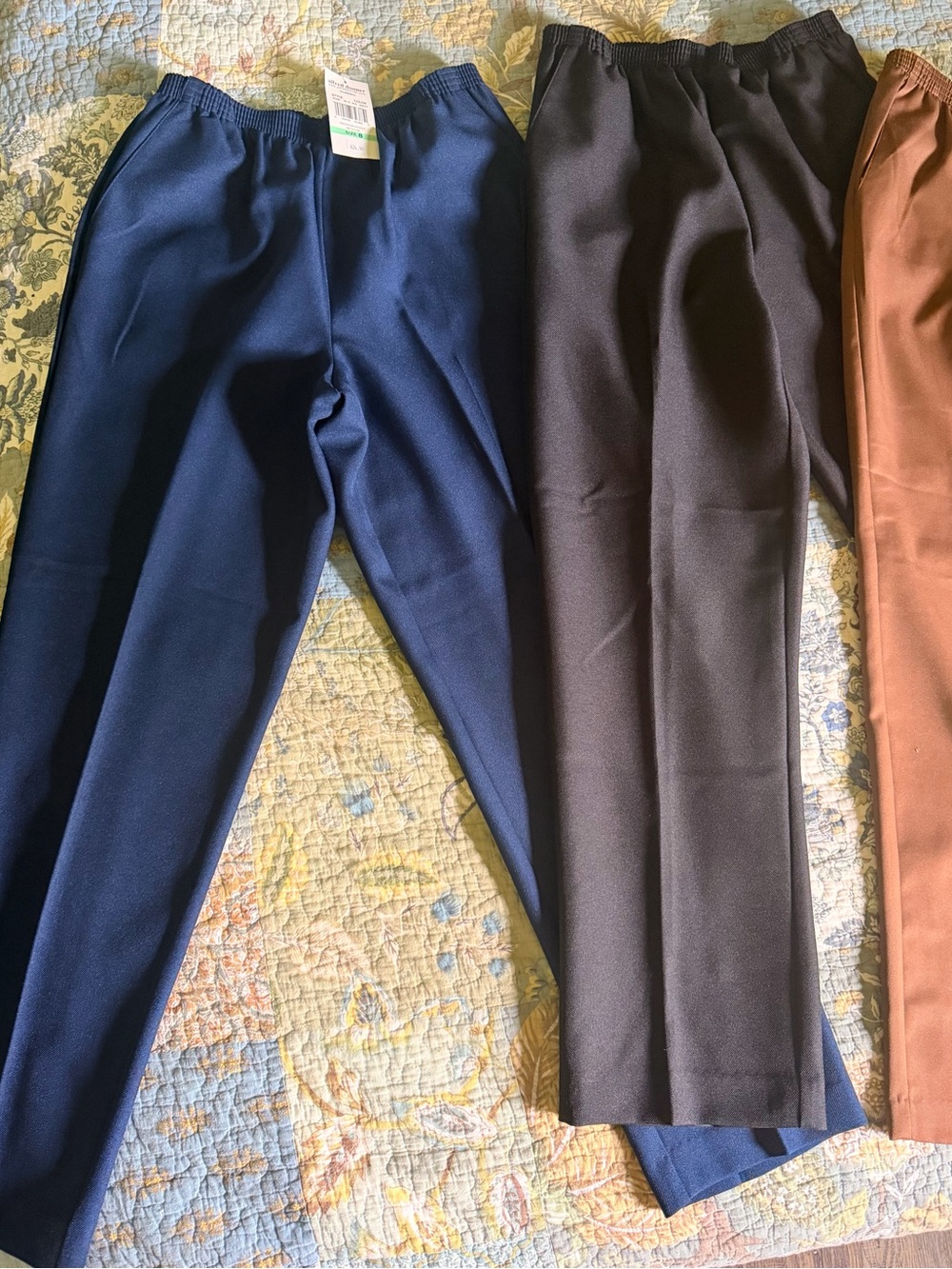 8 PAIR- Alfred Dunner Pants -
4 pair NWT
4 Pair Like New
